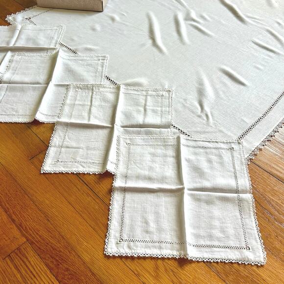 Vintage Irish Linen Tablecloth & Napkins with Crochet Lace Border - Picture 3 of 16